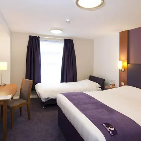 Premier Inn London Stansted Airport-3