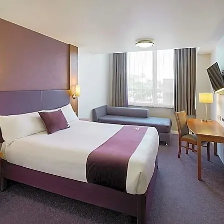 Premier Inn London Stansted Airport-3