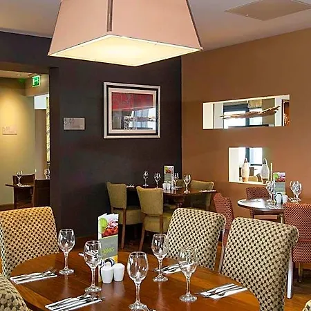 Premier Inn London Stansted Airport-2