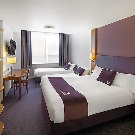 Premier Inn London Stansted Airport-2